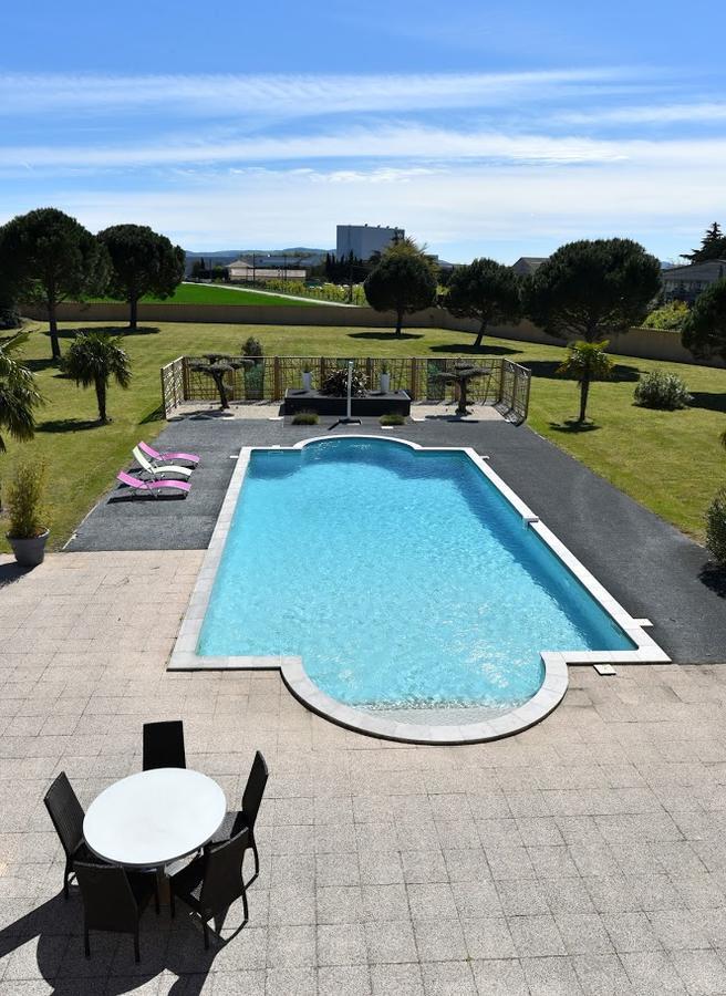 Sous Les Pins Otel Étoile-sur-Rhône Dış mekan fotoğraf