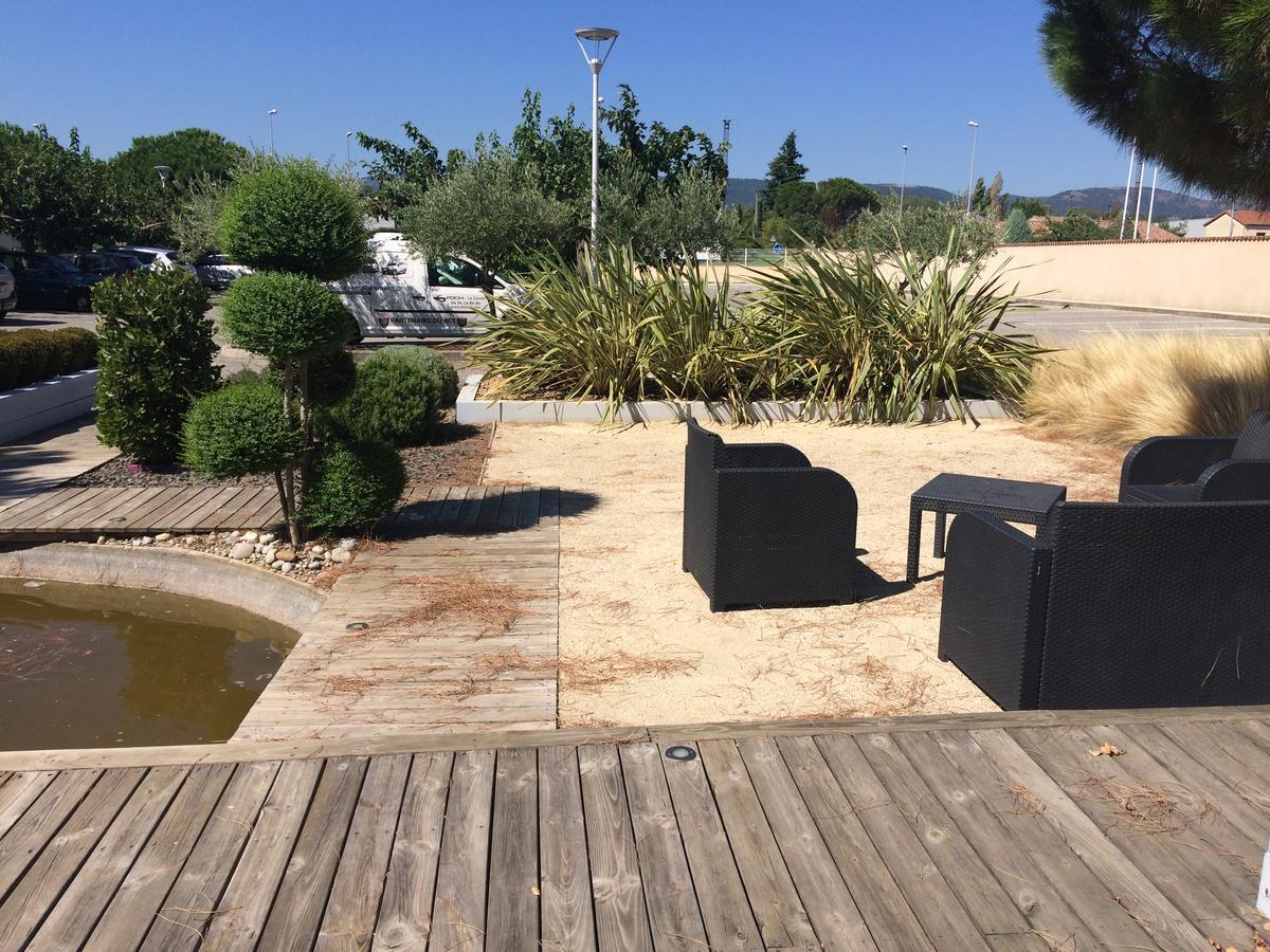 Sous Les Pins Otel Étoile-sur-Rhône Dış mekan fotoğraf